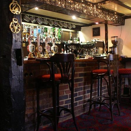 The Saracens Head Inn Амершам Экстерьер фото