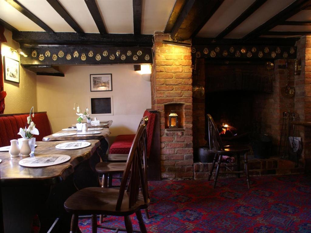 The Saracens Head Inn Амершам Экстерьер фото