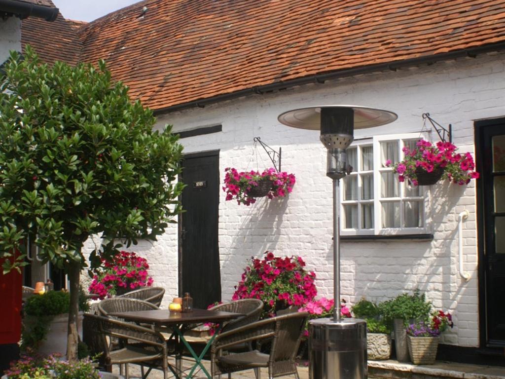 The Saracens Head Inn Амершам Экстерьер фото